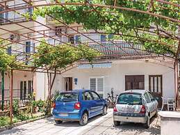 Charming 1 Bedroom Apartment in Makarska