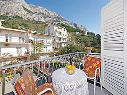 Comfortable Apartment in Makarska Near to Beach