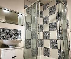 Luxury, Self-contained Country Cottage With View