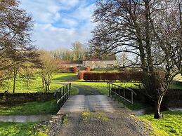 Luxury, Self-contained Country Cottage With View