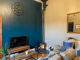 Luxury, Self-contained Country Cottage With View