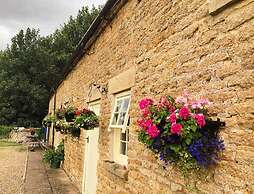 Luxury, Self-contained Country Cottage With View