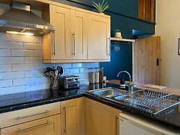 Luxury, Self-contained Country Cottage With View