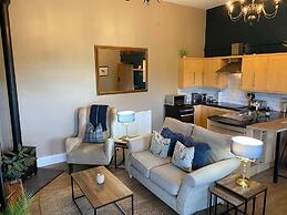 Luxury, Self-contained Country Cottage With View