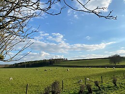Luxury, Self-contained Country Cottage With View