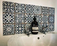 Luxury, Self-contained Country Cottage With View