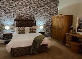 Luxury, Self-contained Country Cottage With View