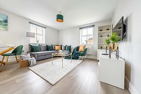 Super Luxe Central Maidenhead Apartment