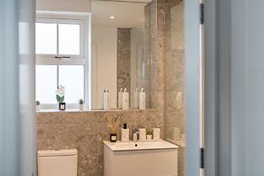Super Luxe Central Maidenhead Apartment
