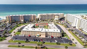 Venus 117 is a 1 BR with recent updates steps from the pool and beach 