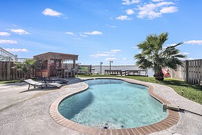 Agarita Shores 3 Bedroom Home by RedAwning