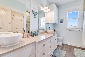 Agarita Shores 3 Bedroom Home by RedAwning