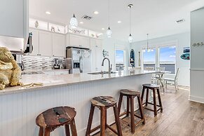 Agarita Shores 3 Bedroom Home by RedAwning