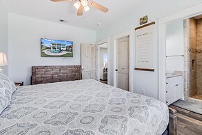 Agarita Shores 3 Bedroom Home by RedAwning