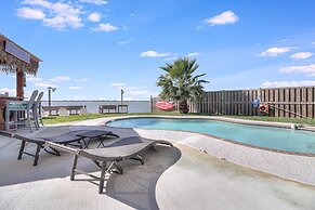 Agarita Shores 3 Bedroom Home by RedAwning