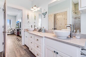 Agarita Shores 3 Bedroom Home by RedAwning