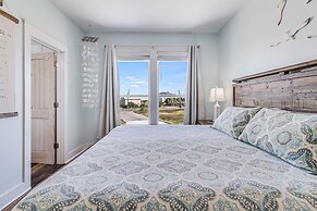 Agarita Shores 3 Bedroom Home by RedAwning