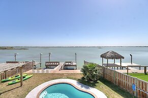 Agarita Shores 3 Bedroom Home by RedAwning