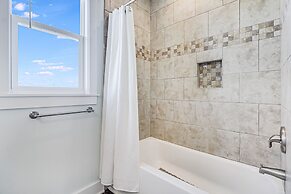 Agarita Shores 3 Bedroom Home by RedAwning