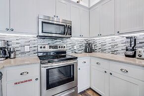 Agarita Shores 3 Bedroom Home by RedAwning