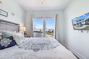 Agarita Shores 3 Bedroom Home by RedAwning