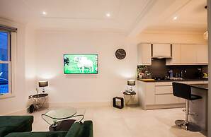 Surbiton Luxury Garden House 19A