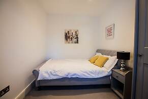 Surbiton Luxury Garden House 19A