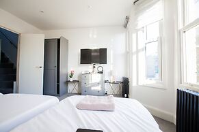 Surbiton Luxury Garden House 19A