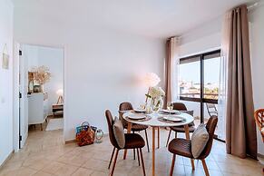 Holiday 1 Bed Apartment With Pool in Albufeira