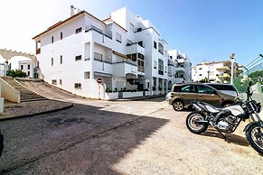 Holiday 1 Bed Apartment With Pool in Albufeira