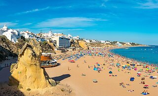 Holiday 1 Bed Apartment With Pool in Albufeira