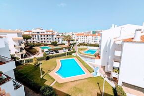 Holiday 1 Bed Apartment With Pool in Albufeira