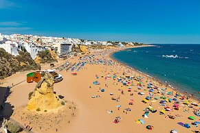 Holiday 1 Bed Apartment With Pool in Albufeira