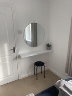 Beautiful 2 Bed Bungalow in Laugharne Situated