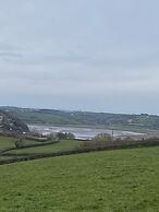 Beautiful 2 Bed Bungalow in Laugharne Situated