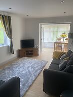 Beautiful 2 Bed Bungalow in Laugharne Situated