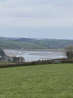 Beautiful 2 Bed Bungalow in Laugharne Situated