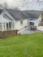 Beautiful 2 Bed Bungalow in Laugharne Situated