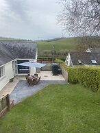 Beautiful 2 Bed Bungalow in Laugharne Situated