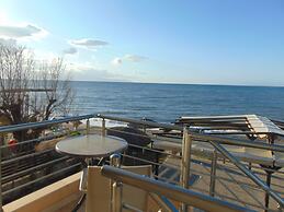 Litinas Casa-In front of the Sea