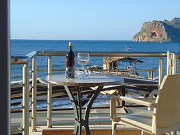 Litinas Casa-In front of the Sea