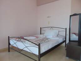 Litinas Casa-In front of the Sea