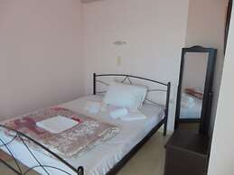 Litinas Casa-In front of the Sea