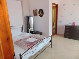 Litinas Casa-In front of the Sea