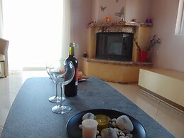 Litinas Casa-In front of the Sea