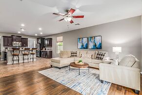 Tucana Seville Gilbert 3 Bedroom Home by RedAwning