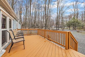Pocono Family Home With Lake Access & Fire Pit! Pet Friendly! 3 Bedroo