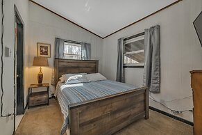 Nostalgic & Cozy Cabin: Steps To Pines Lake! Pet Friendly! 2 Bedroom C