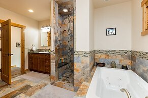 8201 Mill Creek - Private Hot Tub! 3 Bedroom Condo by RedAwning