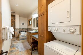 8201 Mill Creek - Private Hot Tub! 3 Bedroom Condo by RedAwning